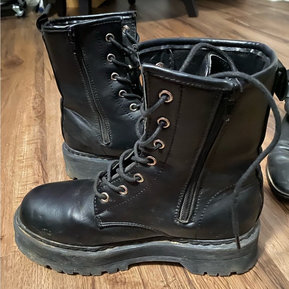 Platform combat boots - Picture 2 of 2